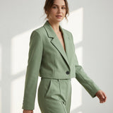 Blazer court vert à revers porté