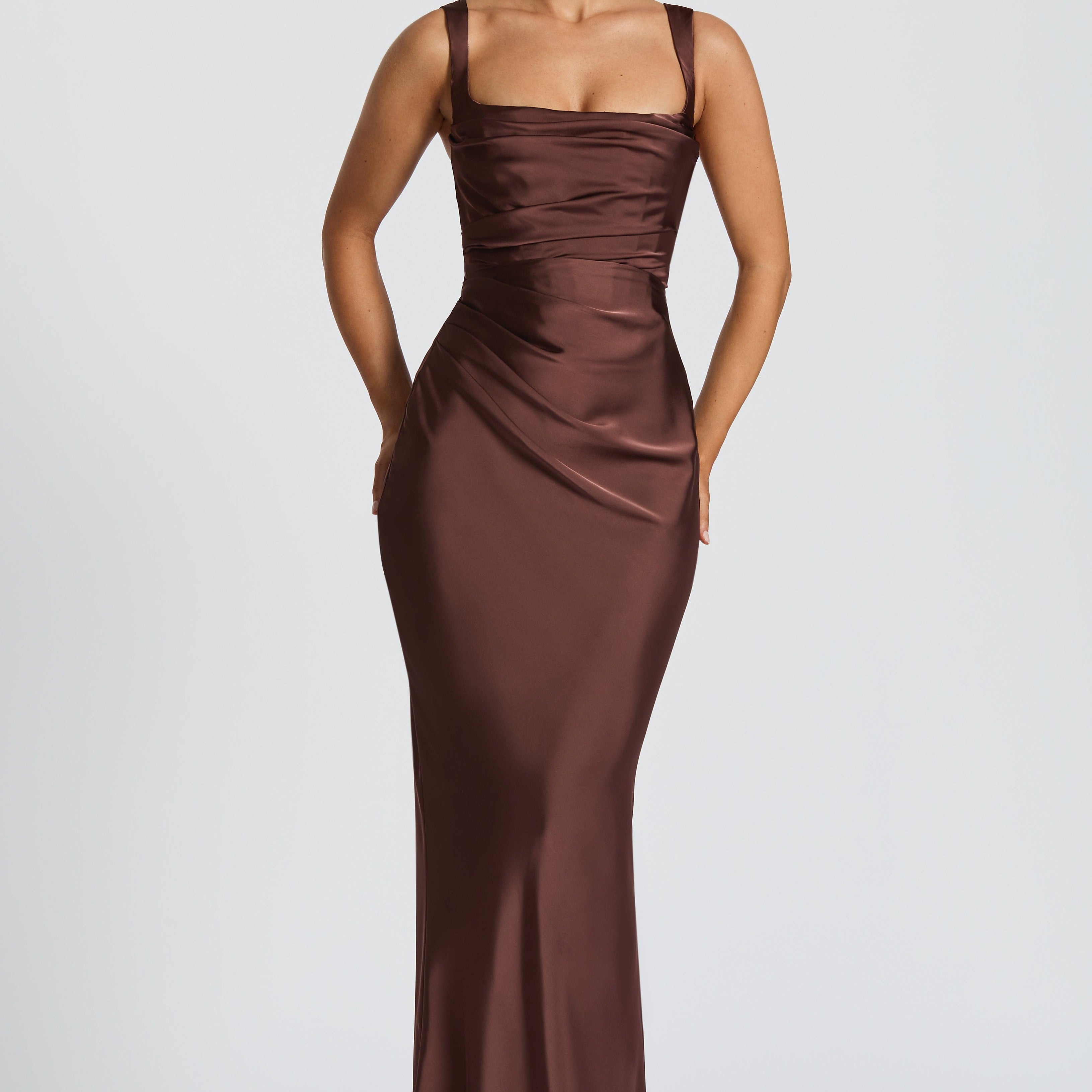 AloeZ | Robe Maxi Satin Décolleté Carré
