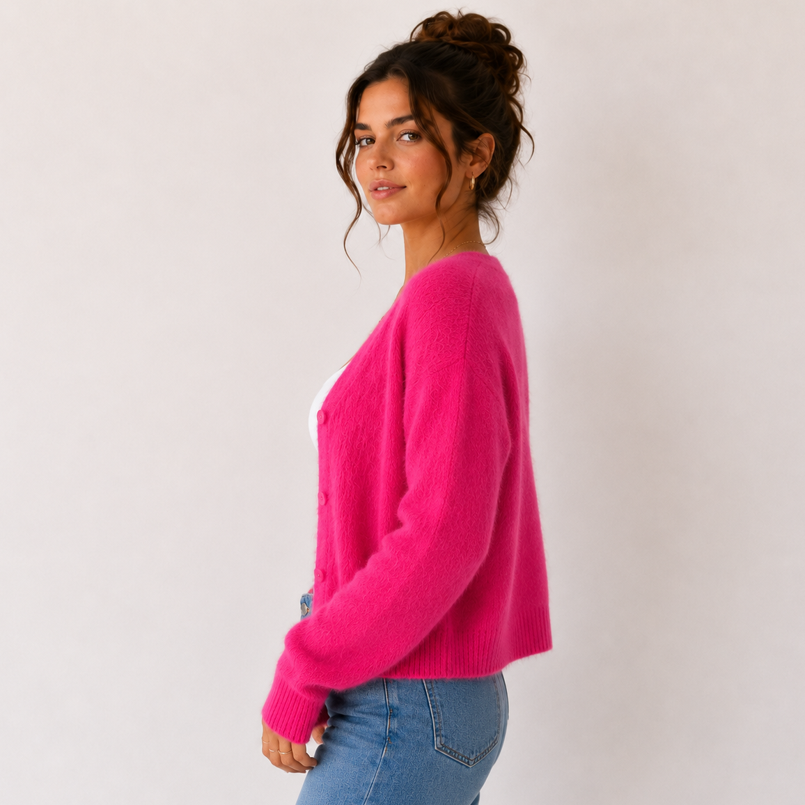 Cardigan court magenta vu de profil