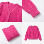 Cardigan magenta présenté à plat avec détails