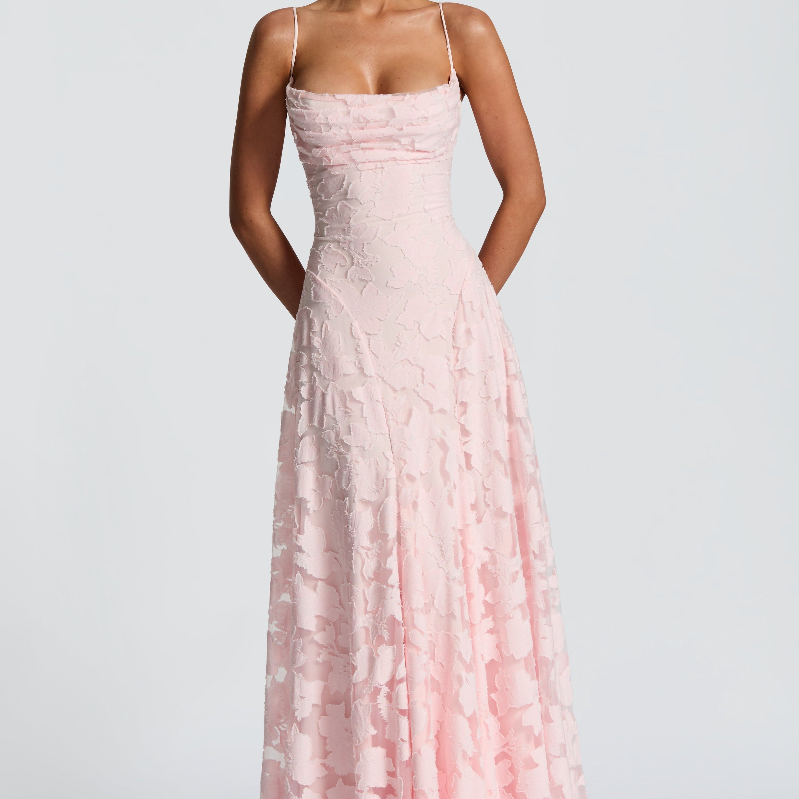AloeZ | Robe Maxi Élégante en Dentelle Fleurie