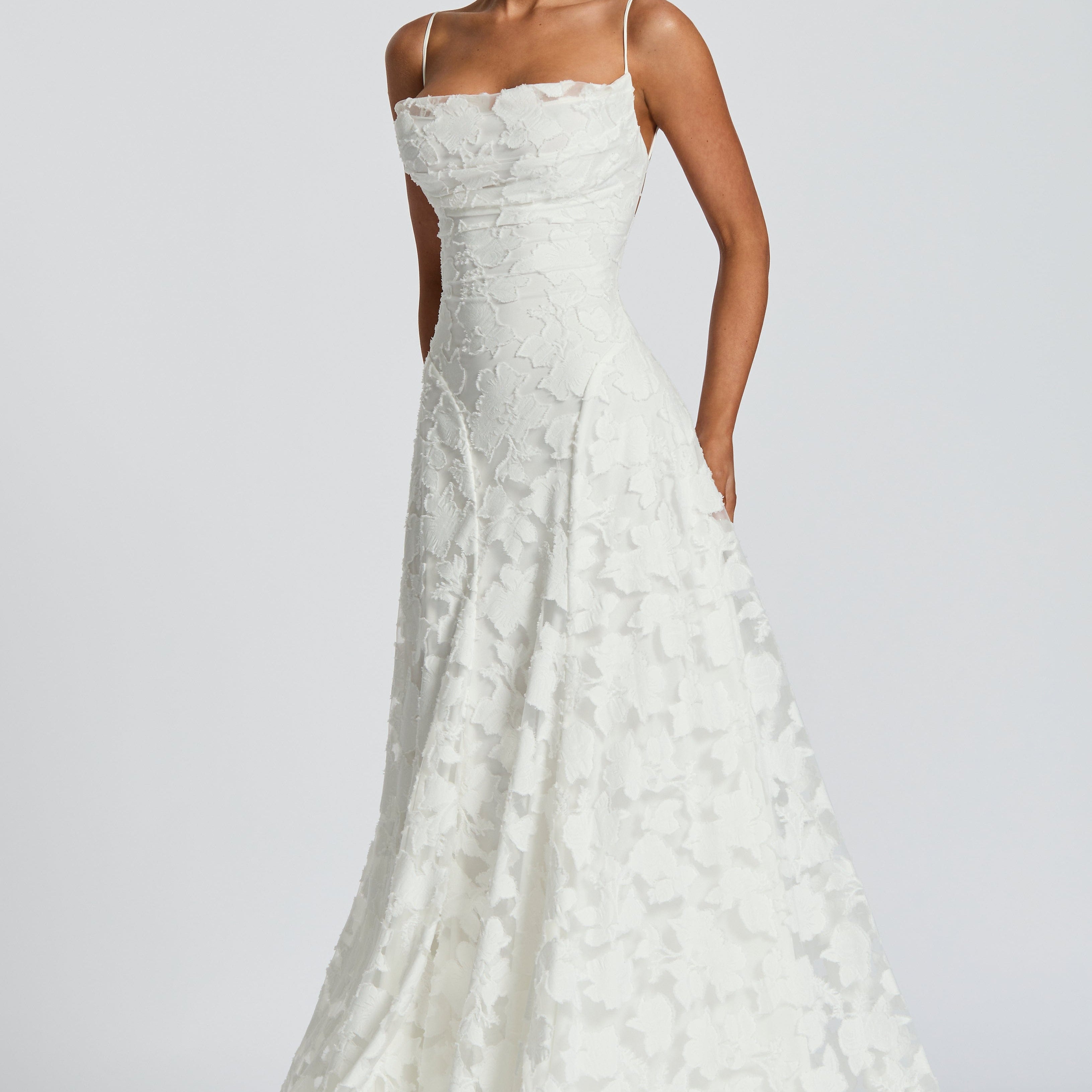 AloeZ | Robe Maxi Élégante en Dentelle Fleurie