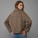 Dos du manteau court marron