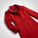 Manteau long rouge présenté à plat