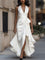 Robe maxi portefeuille blanche à bas asymétrique portée