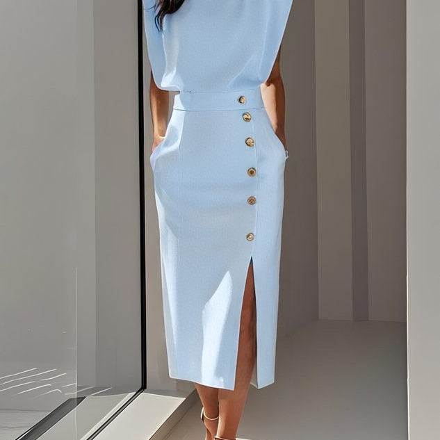 Robe midi crayon bleu ciel sans manches à boutons