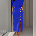 Robe midi crayon bleue à boutons et fente devant