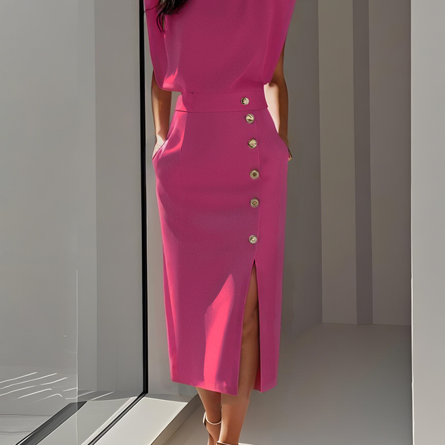 Robe midi crayon rose soutenu à boutons décoratifs