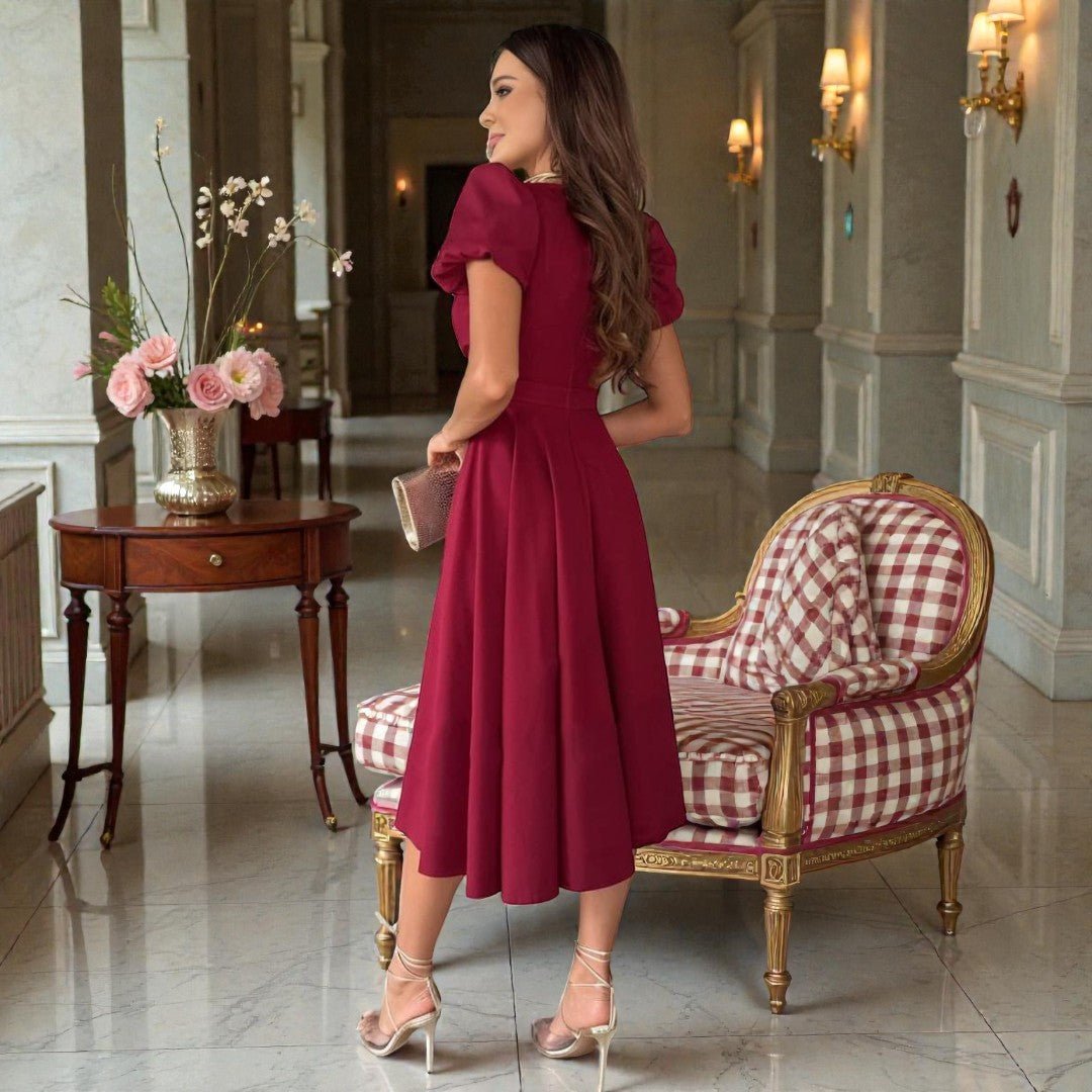 Dos de la robe midi évasée bordeaux