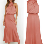 Robe midi satinée pêche portée et présentée à plat