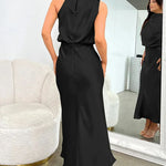 Dos de la robe midi satinée noire