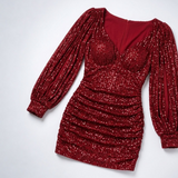 Robe mini rouge à sequins posée à plat