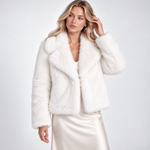 Veste en fausse fourrure coloris blanc