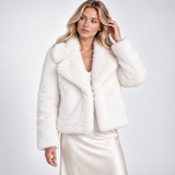 Veste en fausse fourrure coloris blanc